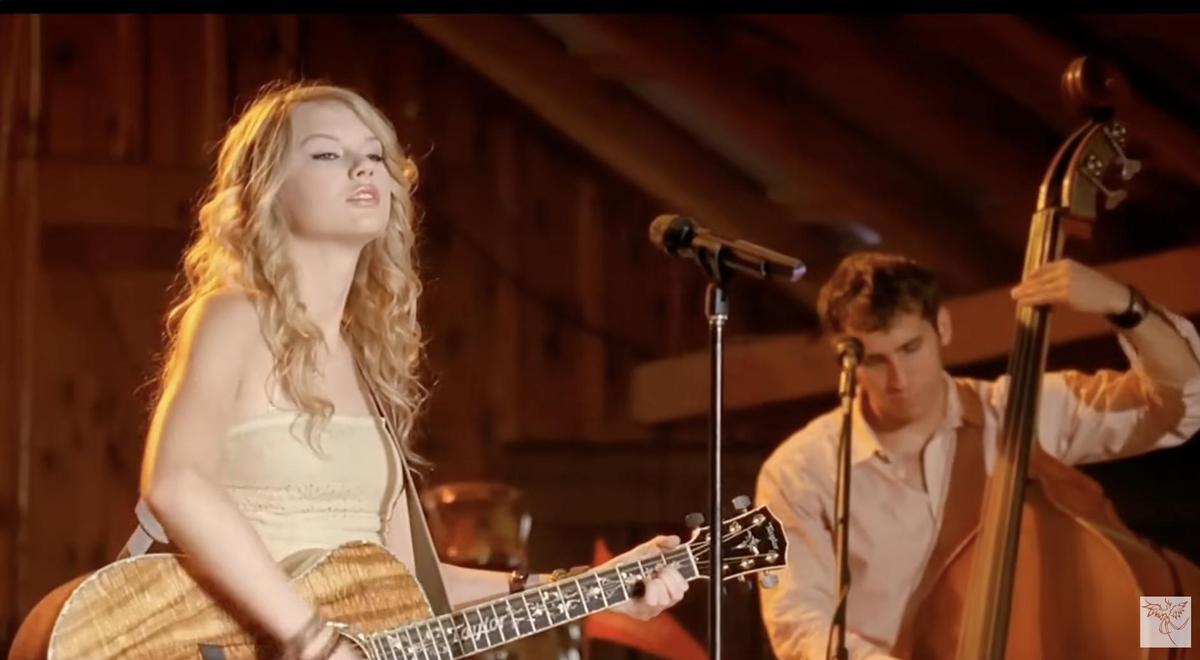 Una jovencísima Taylor Swift canta en la película de 'Hannah Montana'