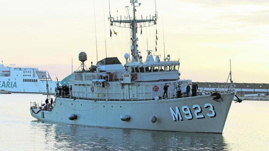 El buque cazaminas ‘Narcis’, perteneciente a la marina belga, en el puerto de Palma. | MANUEL R.AGUILERA