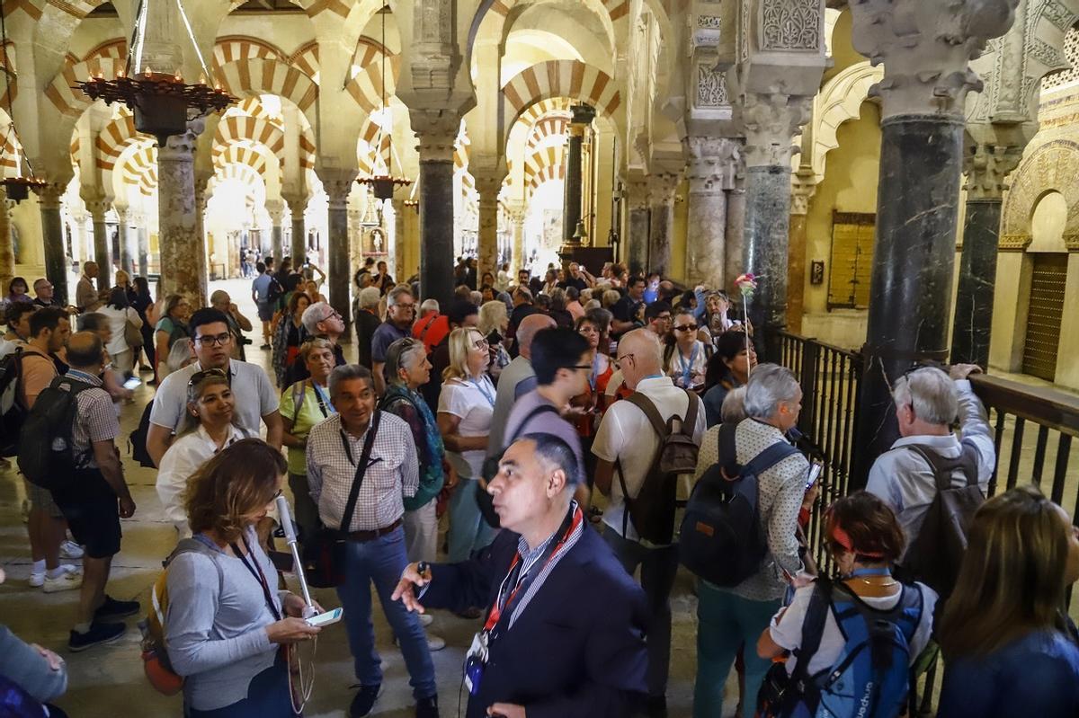 Visitantes en la Mezquita-Catedral de Córdoba.