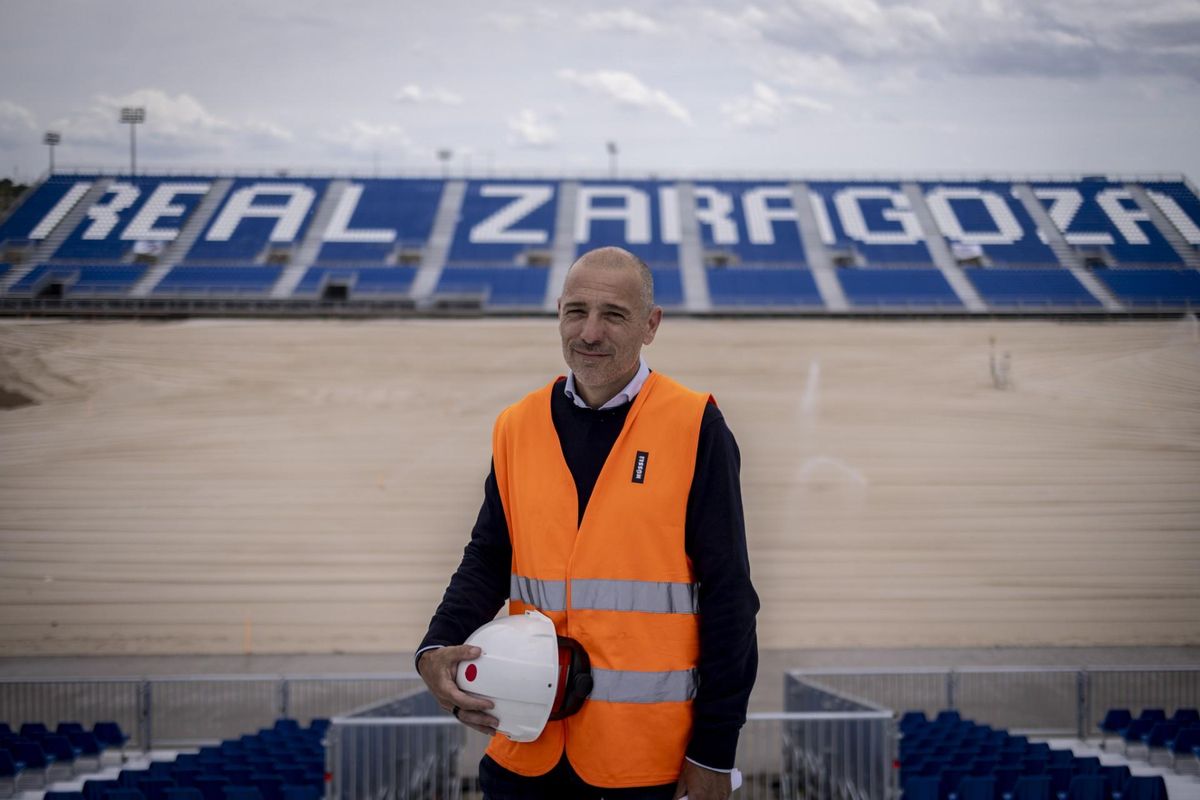 La Rosaleda'nın (Zaragoza) geçici stadyumunun inşası sırasında Nussli Iberia'nın direktörü Lluís Herrero