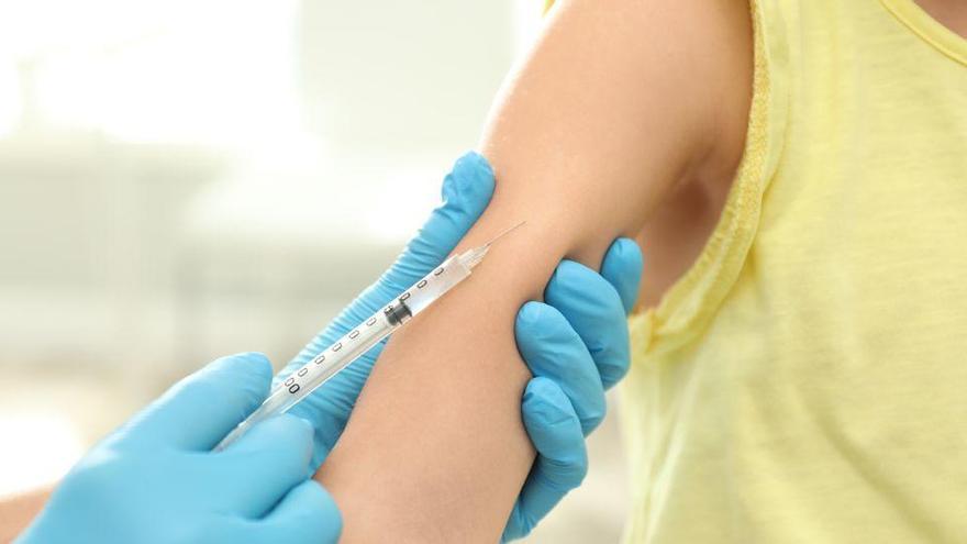 Pediatres veuen necessari vacunar tots els nens i adolescents contra el coronavirus