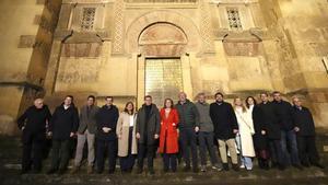 Paseo nocturno de los representantes del PP, el pasado viernes en Córdoba.