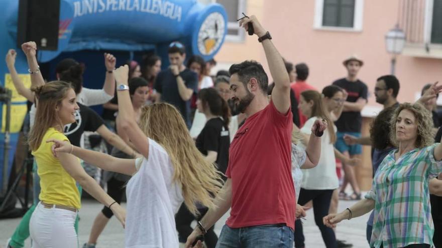 Sant Jordi reivindica el uso de la lengua catalana