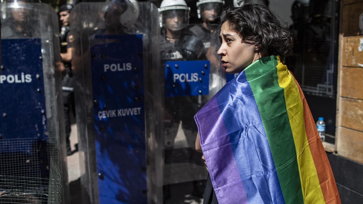 Una imagen de archivo de una manifestación para protestar por la ilegalización del desfile del Orgullo en Estambul.