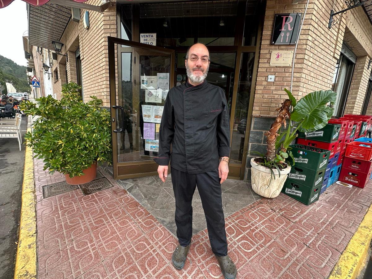 Joan Bernard en la puerta de L'Arquet