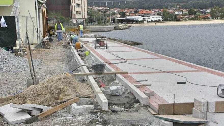 Obras de construcción del paseo de Seara, en Moaña. // S.A.