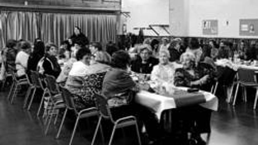 Las mujeres del barrio celebran San Águeda