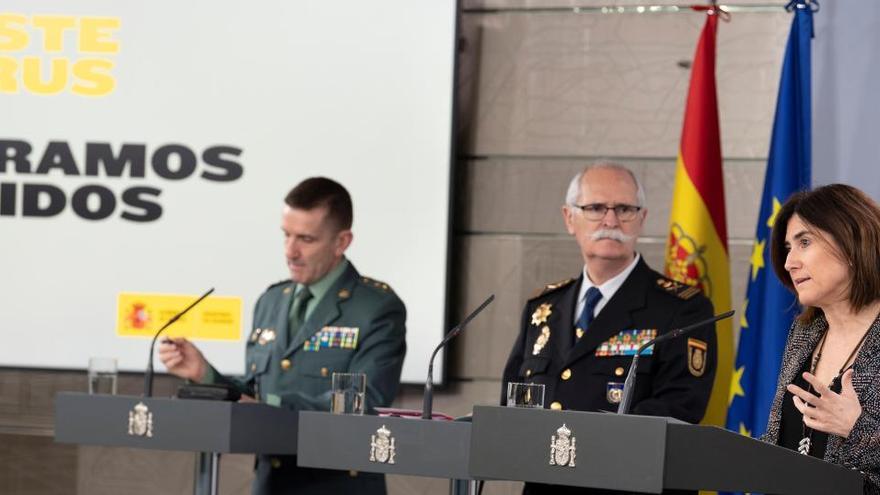 Sierra, el comisario J. G. Molina y el general de la Guardia Civil J.M. Santiago, ayer, en Madrid.