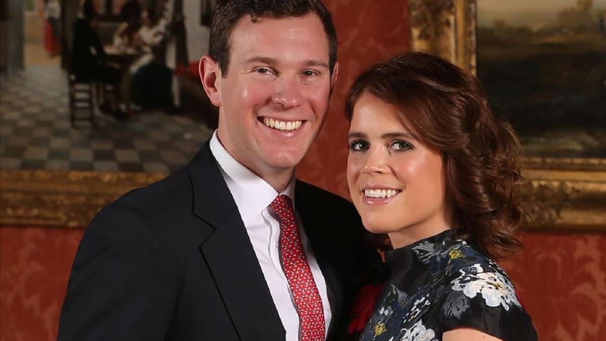 zentauroepp41736241 britain s princess eugenie of york  r  poses with her fiance181004112908