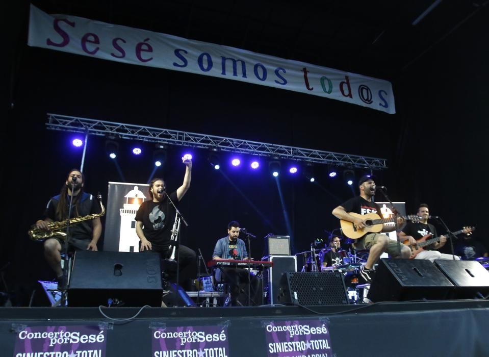 Cientos de personas acuden el concierto solidario por "Sesé", en el que actuaron Dakidarría, Zamaramandi, Siniestro Total y Wöyza