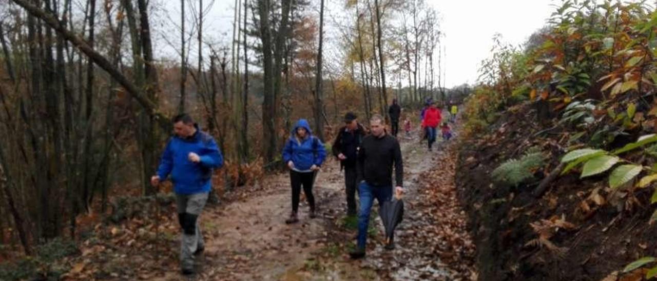 Un grupo de participantes, durante la ruta.