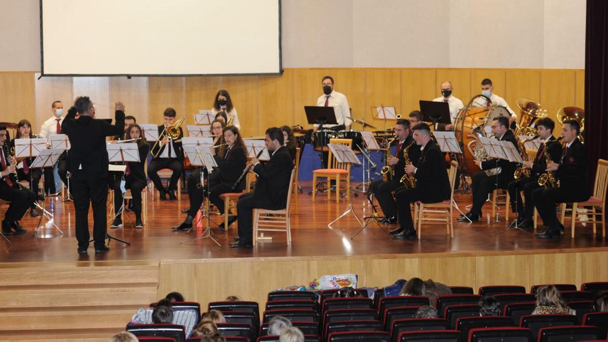 La Banda de Lalín y la Unión Musical de Ponteledesma honran a Santa Cecilia