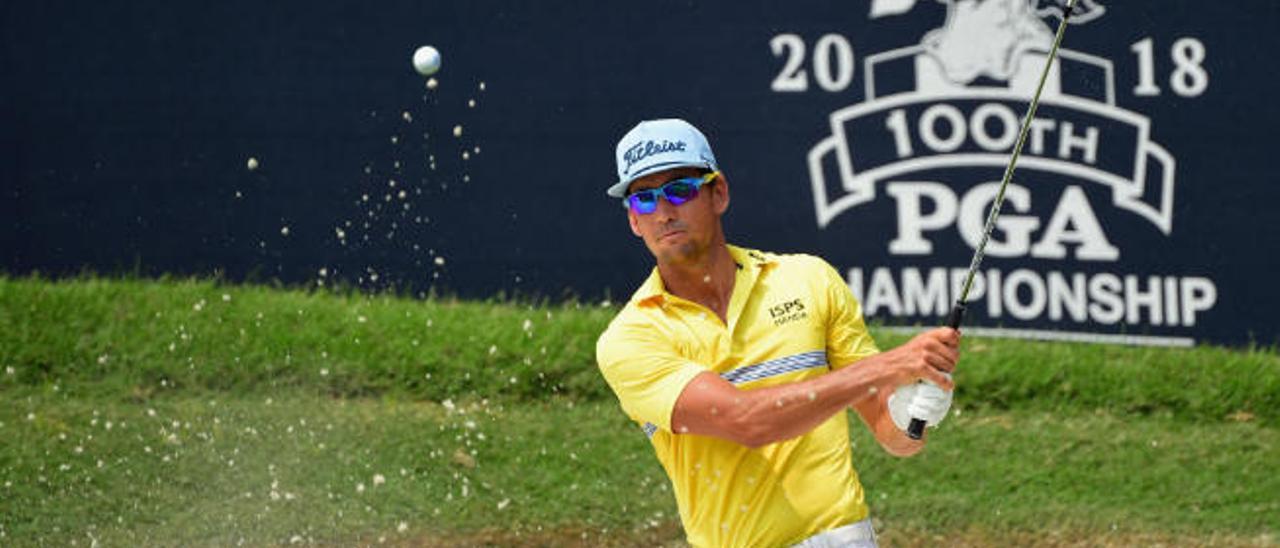 Rafael Cabrera Bello, durante la última jornada del PGA Championship en la salida de un bunker.