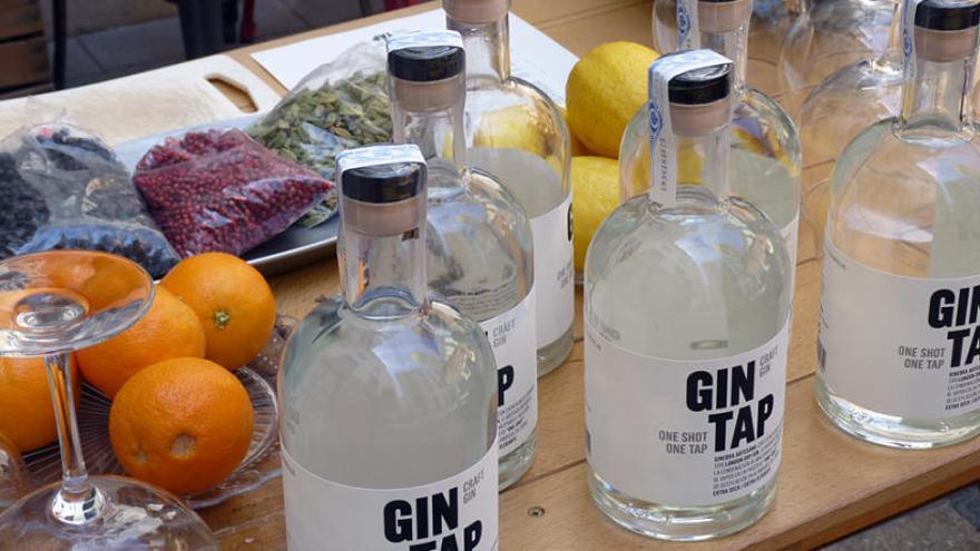 Mercado de Tapinería crea una ginebra para celebrar su quinto aniversario