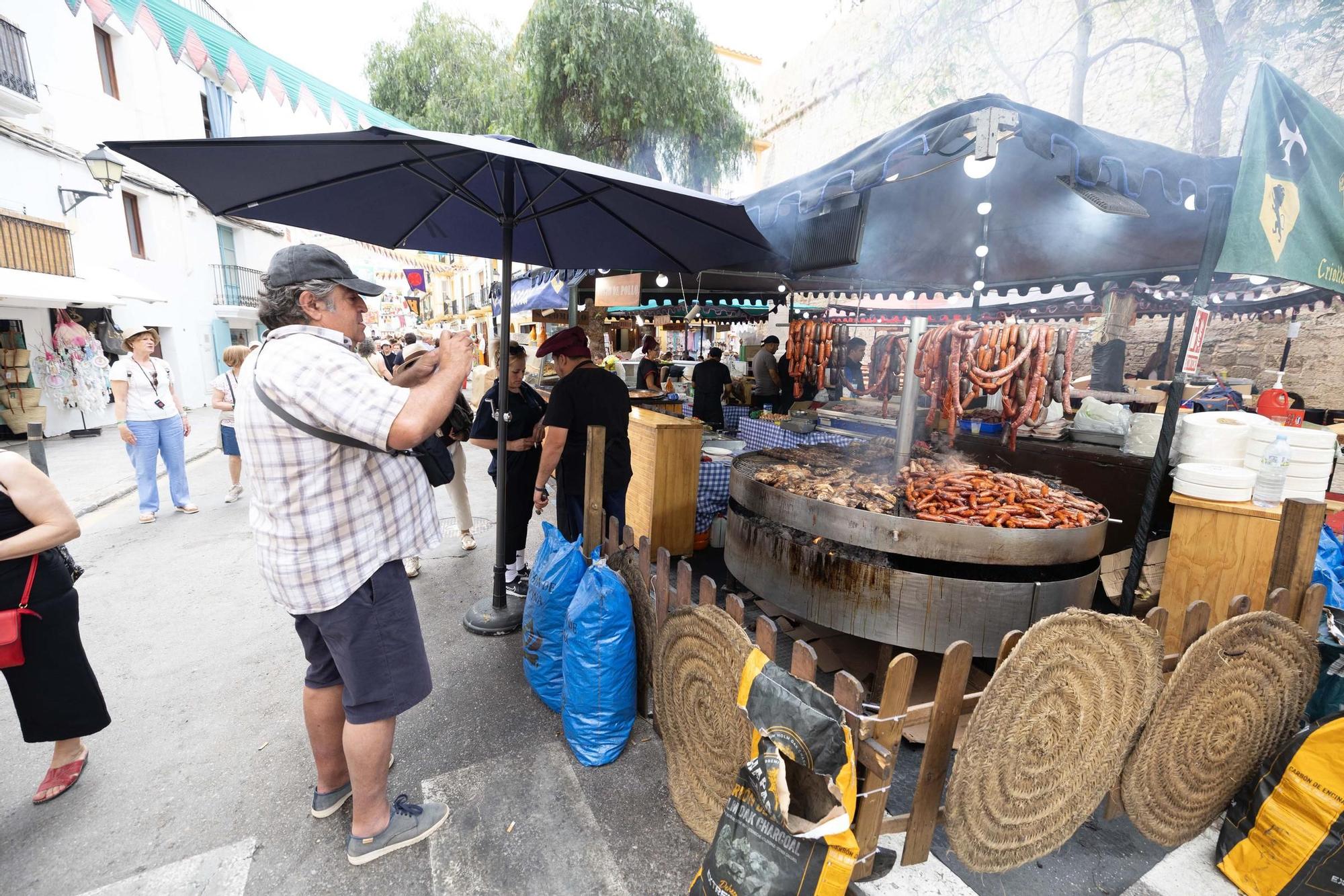 La dura y libre vida de los feriantes de la Ibiza Medieval