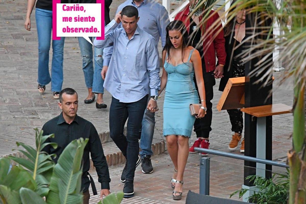 Georgina Rodríguez y Cristiano Ronaldo caminando juntos por Marbella