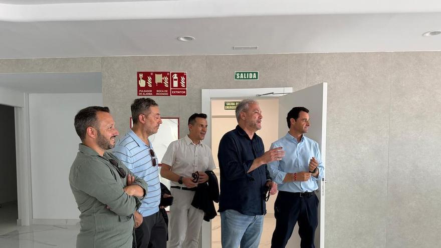 La implantación del grado presencial en Dirección y Gestión de Empresas y Actividades Turísticas en Torrevieja se retrasa al curso 2027/2028