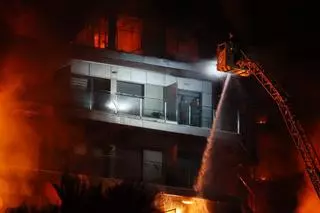 Infierno en Valencia tras el espectacular incendio de un edificio