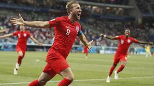 Harry Kane corre eufórico tras marcar el 1-2 de Inglaterra a Túnez.