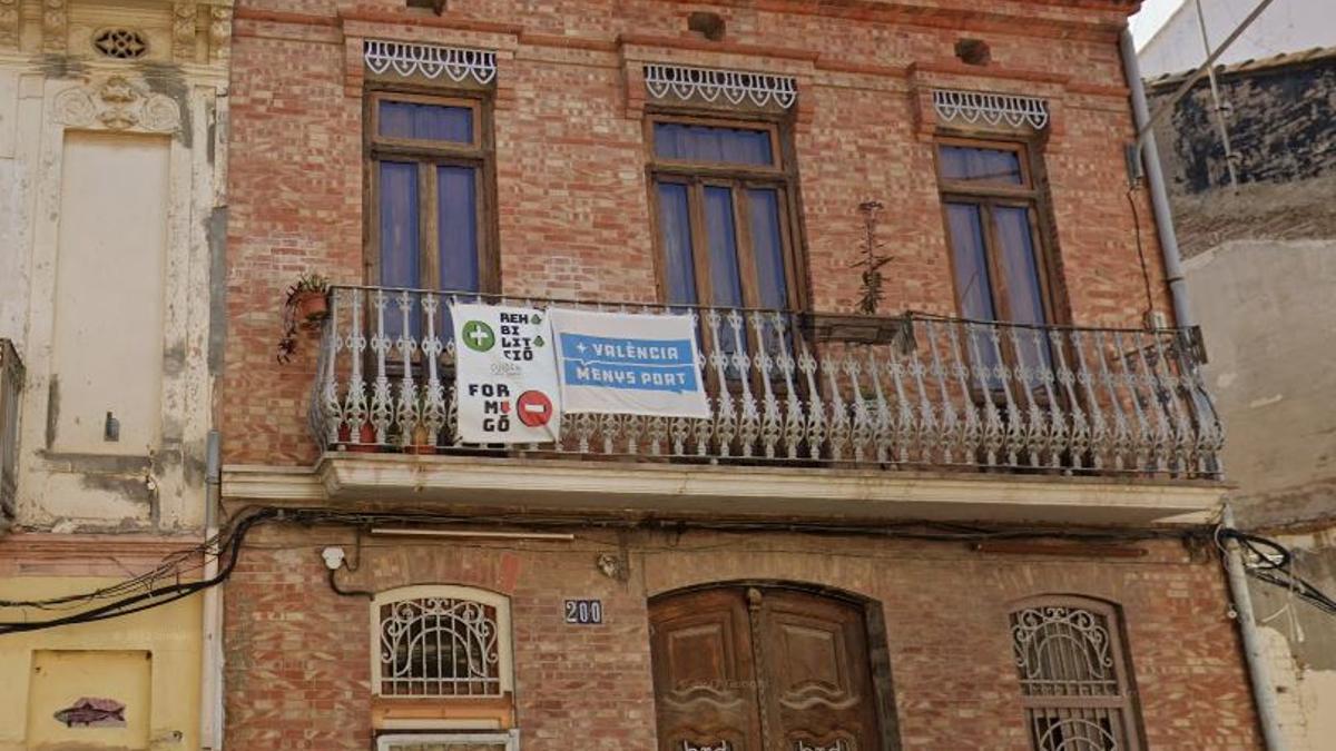 Bajo que sale a subasta en la calle Progreso del Cabanyal