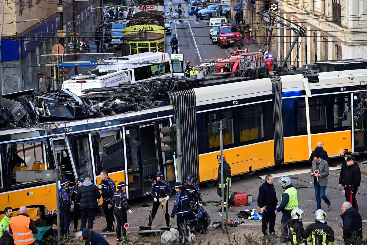 Al menos dos muertos y unos 40 heridos al estrellarse un tranvía contra ...