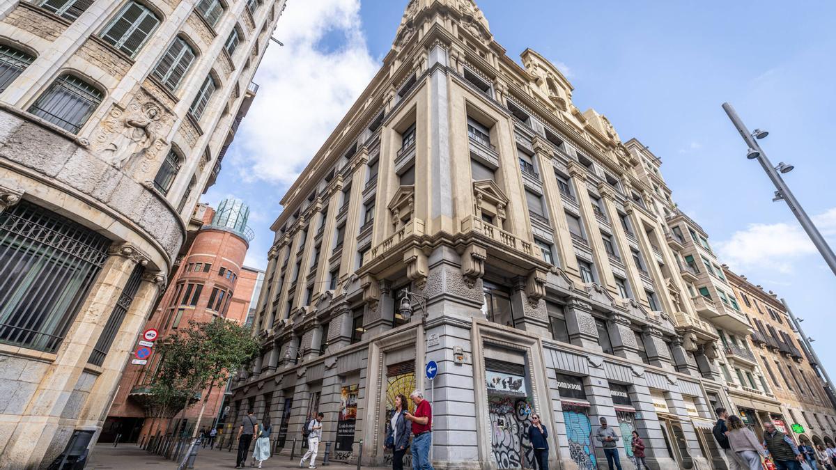El local donde se abrirá la nueva tienda del Palau de la Música, en el número 54 de Via Laietana.