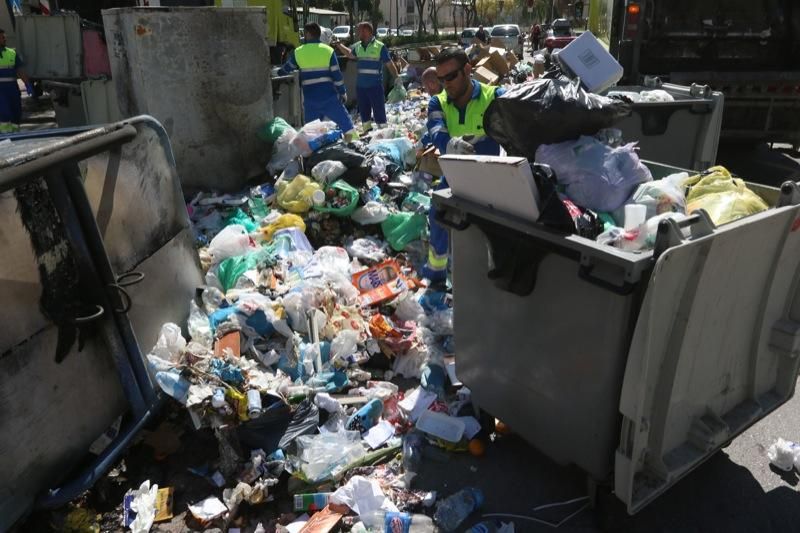 Recogida de basura en La Palmilla.