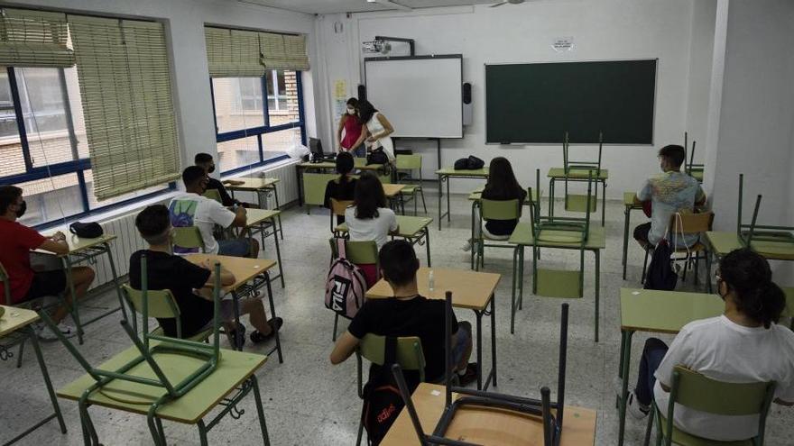 Cinco positivos ponen en aislamiento a 6 profesores y otros 55 alumnos en la Región