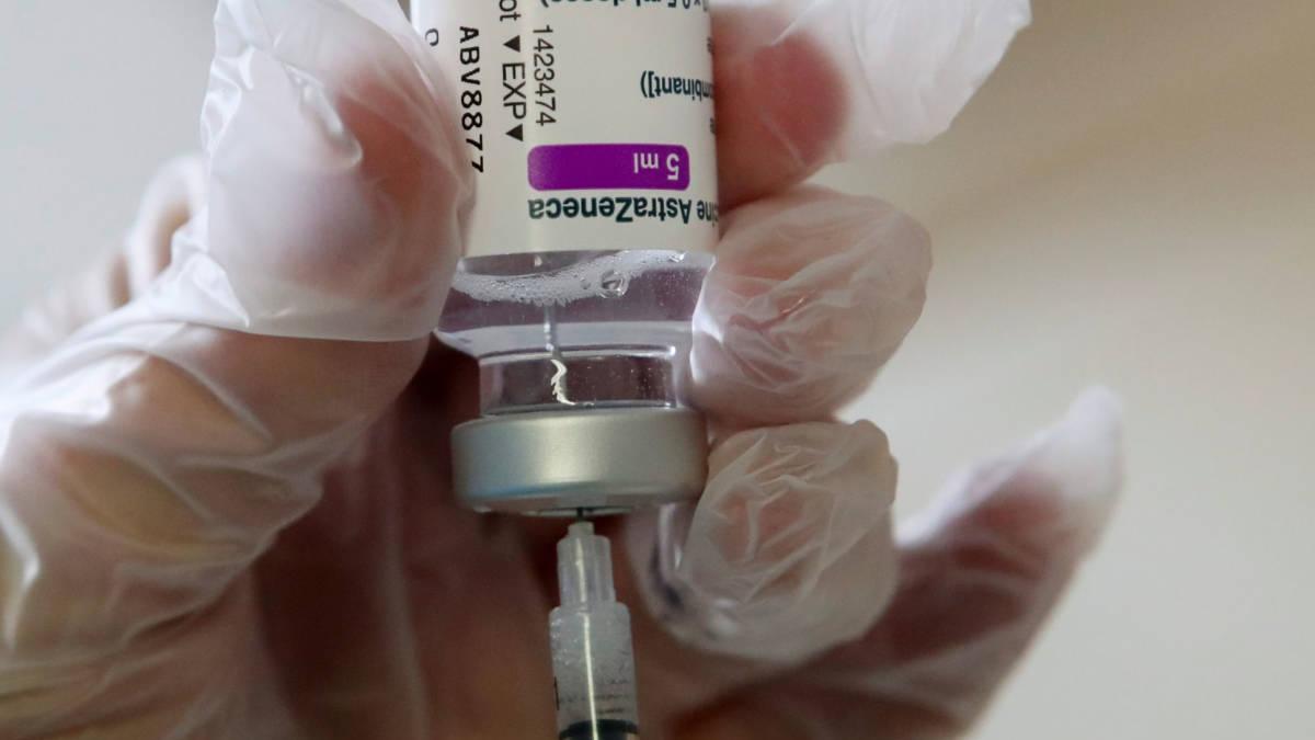 España administrará la vacuna de AstraZeneca solo a mayores de 60 años