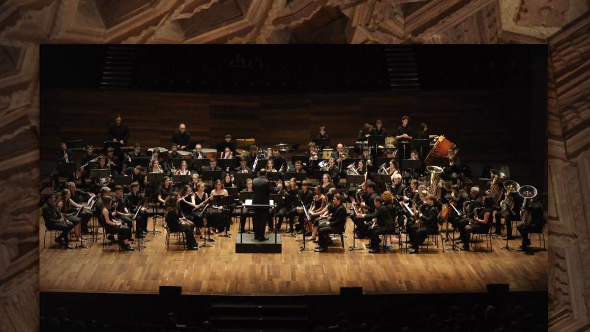 Banda de Cámara  Juventudes Musicales de la Universidad de León,en la imagen del cartel.
