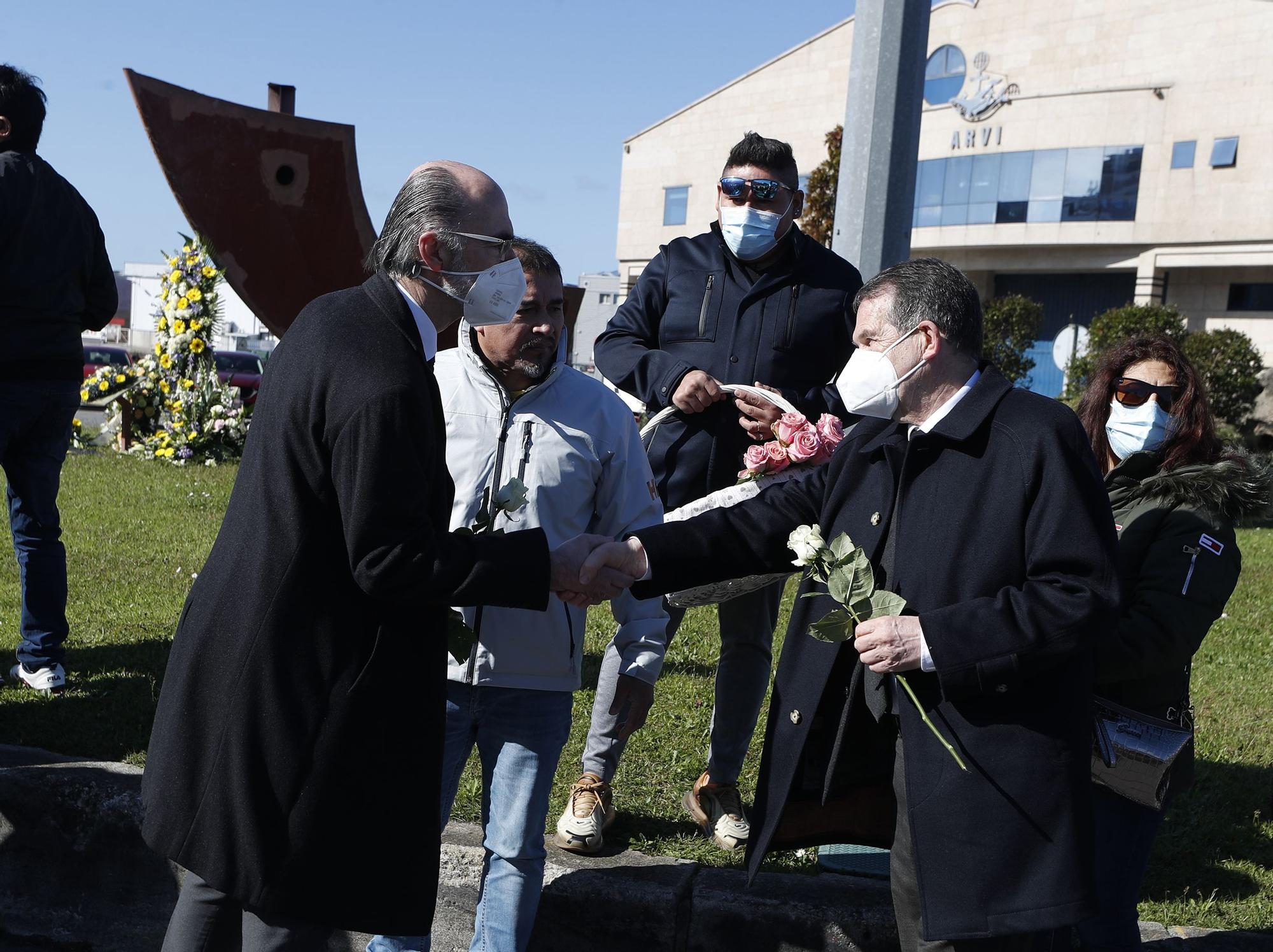 Homenaje alos fallecidos del Villa de Pitanxo