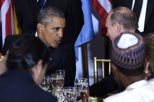 Obama y Putin se saludan durante un encuentro en Nueva York celebrado tras la Asamblea de la ONU