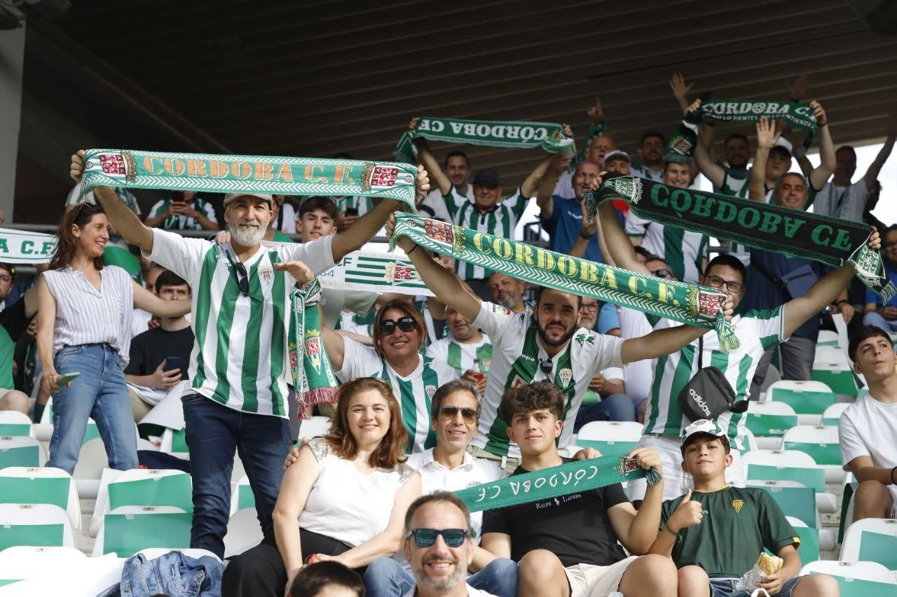 Córdoba CF-Ponferradina | Las imágenes de la afición blanquiverde en el play off de ascenso