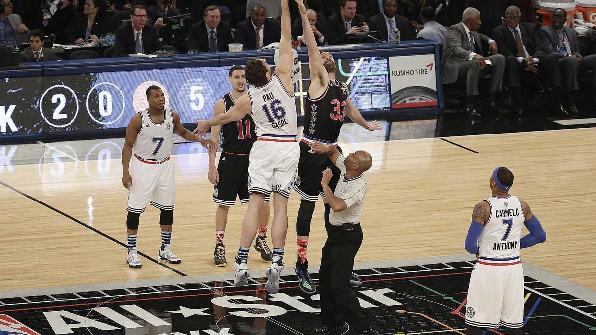 Marc Gasol y su hermano Pau en el histórico salto que protagonizaron en el All Star de la NBA en 2015.