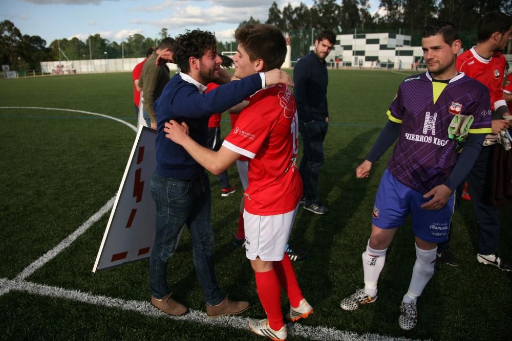 El club homenajea en su despedida al capitán tras 15 años en el club y a su entrenador, tras seis temporadas al frente del banquillo.