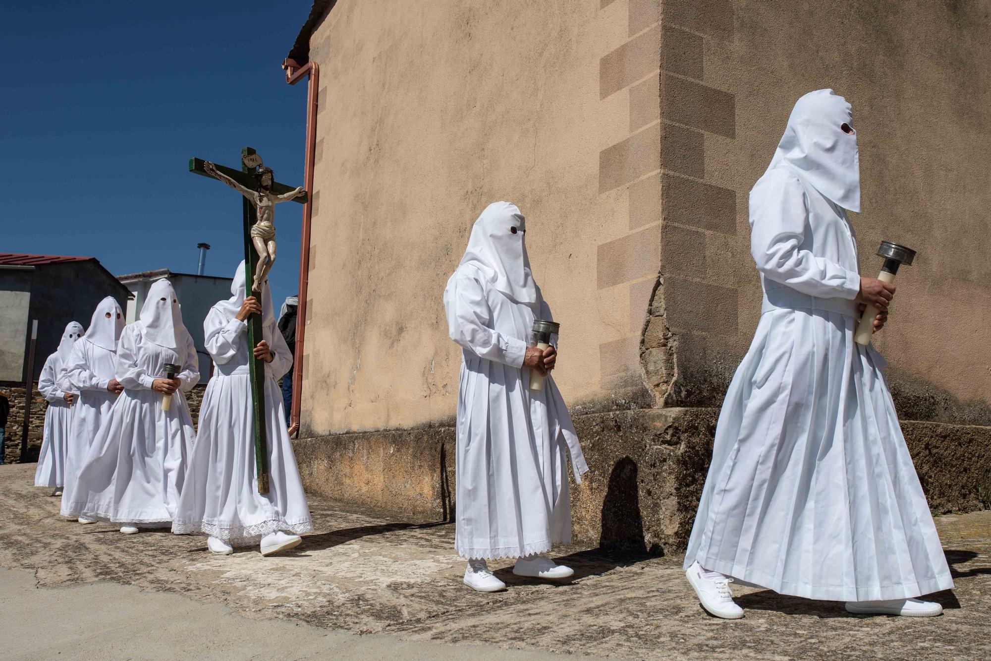 GALERÍA | La procesión del Santo Entierro de Bercianos de Aliste, en imágenes