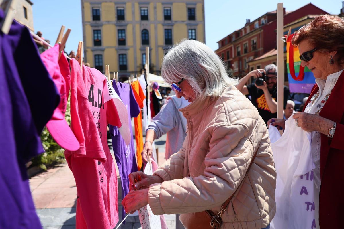 GIJÓN. Plaza del Lavaderu. Acto de homenaje a Rambal por el 50 aniversario de su asesinato GIJÓN. Plaza del Lavaderu. Acto de homenaje a Rambal por el 50 aniversario de su asesinato