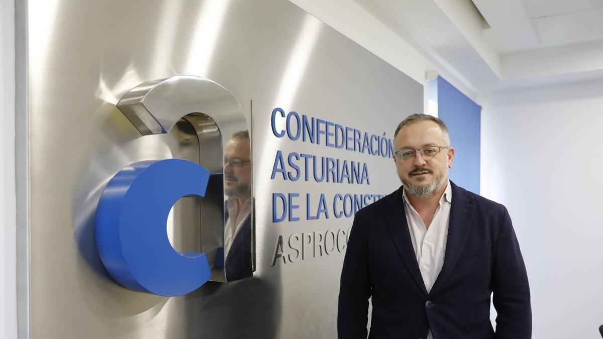 El presidente de CAC-Asprocon, Joel García, en la sede de la patronal, en Oviedo.