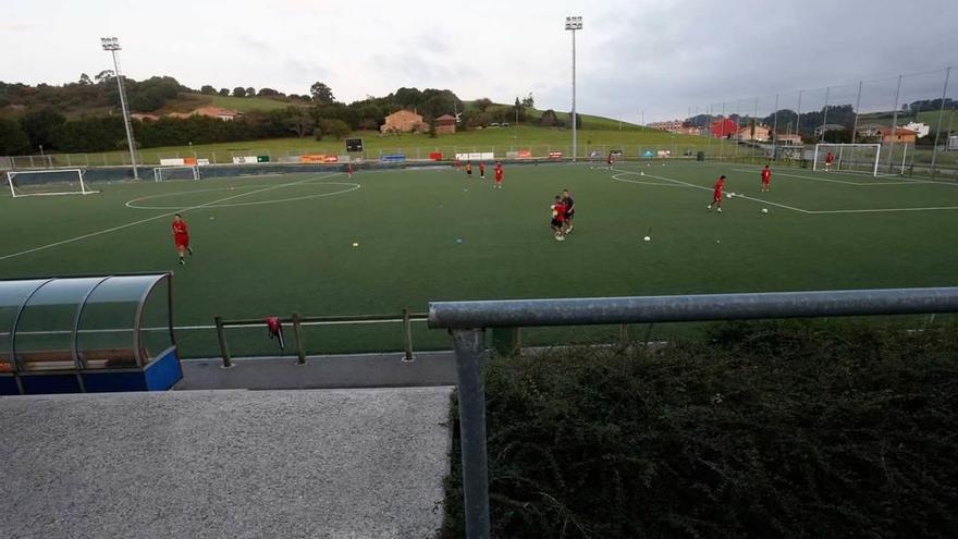 Un entrenamiento en las instalaciones deportivas de Balbín.