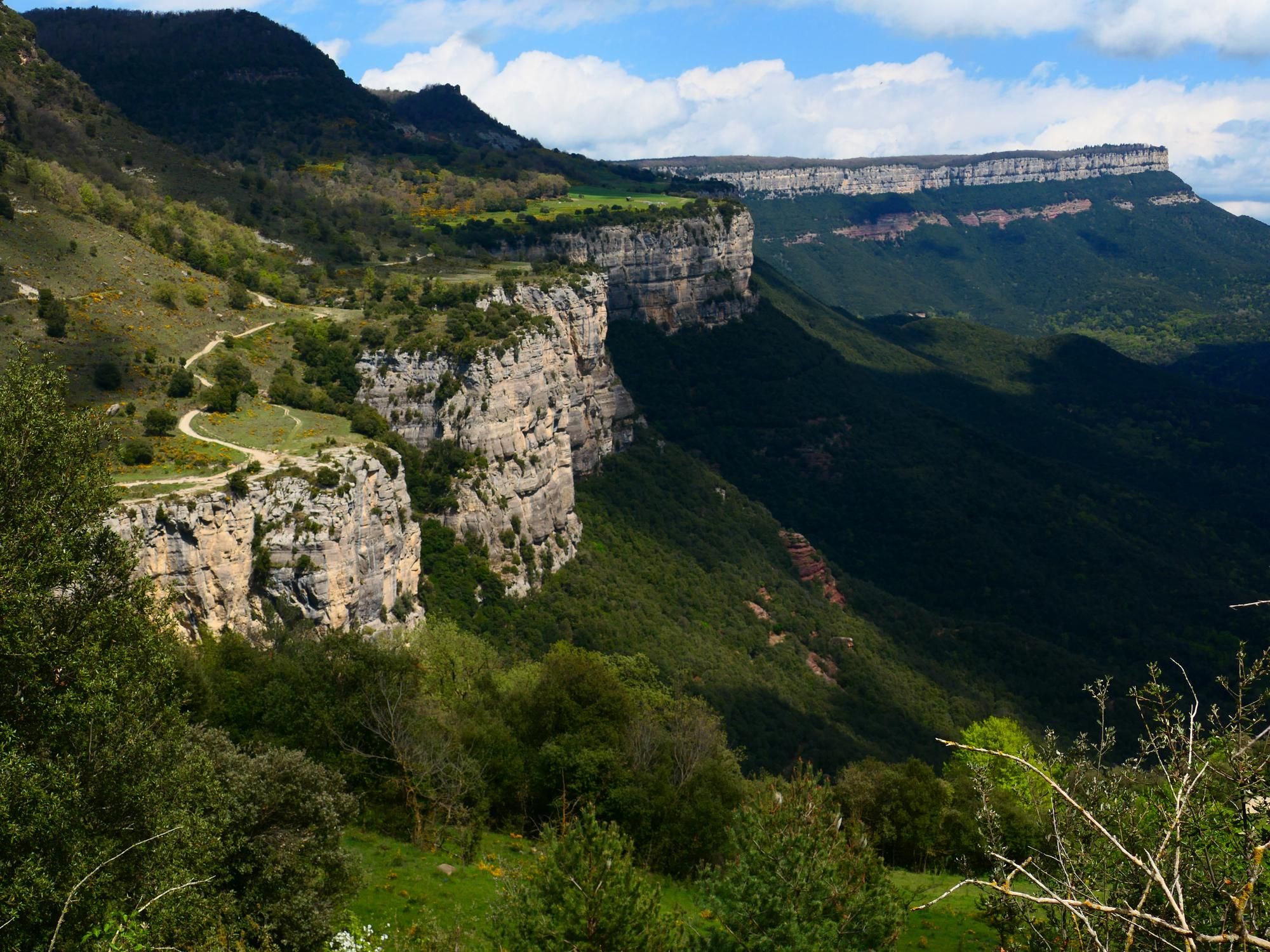 El increíble paisaje por el que hay que pasar antes de llegar a la cascada más alta de Cataluña