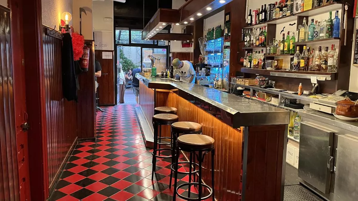 El bar alucinante de Barcelona donde vive Tomàtic