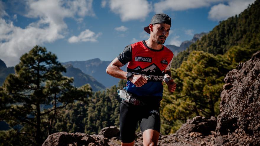 De promesa del ciclismo a estrella del trail: la historia del tinerfeño que cambió la bici por los libros