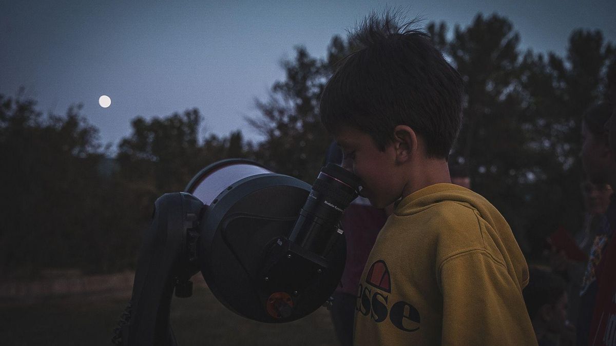 Els més petits també van observar el cel amb el telescopi