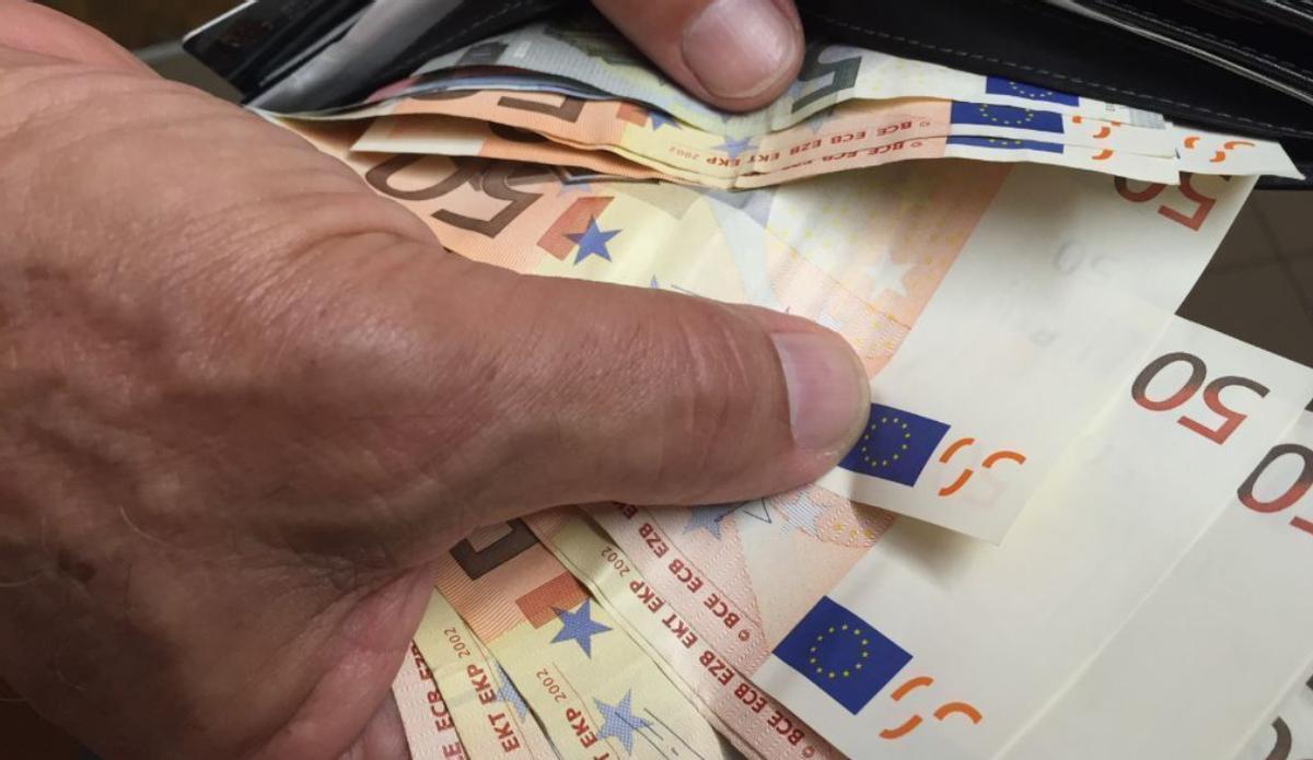 Los canarios son los españoles que menor porcentaje de sus ahorros colocan en productos financieros