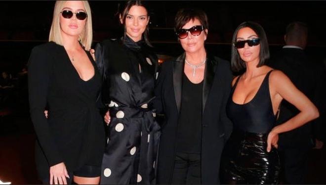 Khloé Kardashian, Kendall Jenner, Kris Jenner y Kim Kardashian, en un torneo de póker benéfico