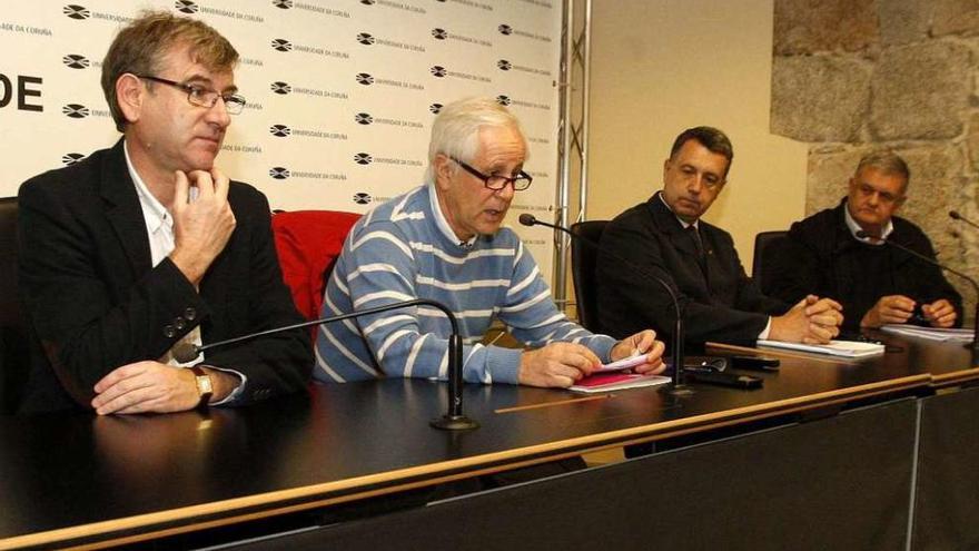 Luis Castedo, Daniel Pena, Alejandro Pazos y Fermín Navarrina, en su comparecencia en el Rectorado.