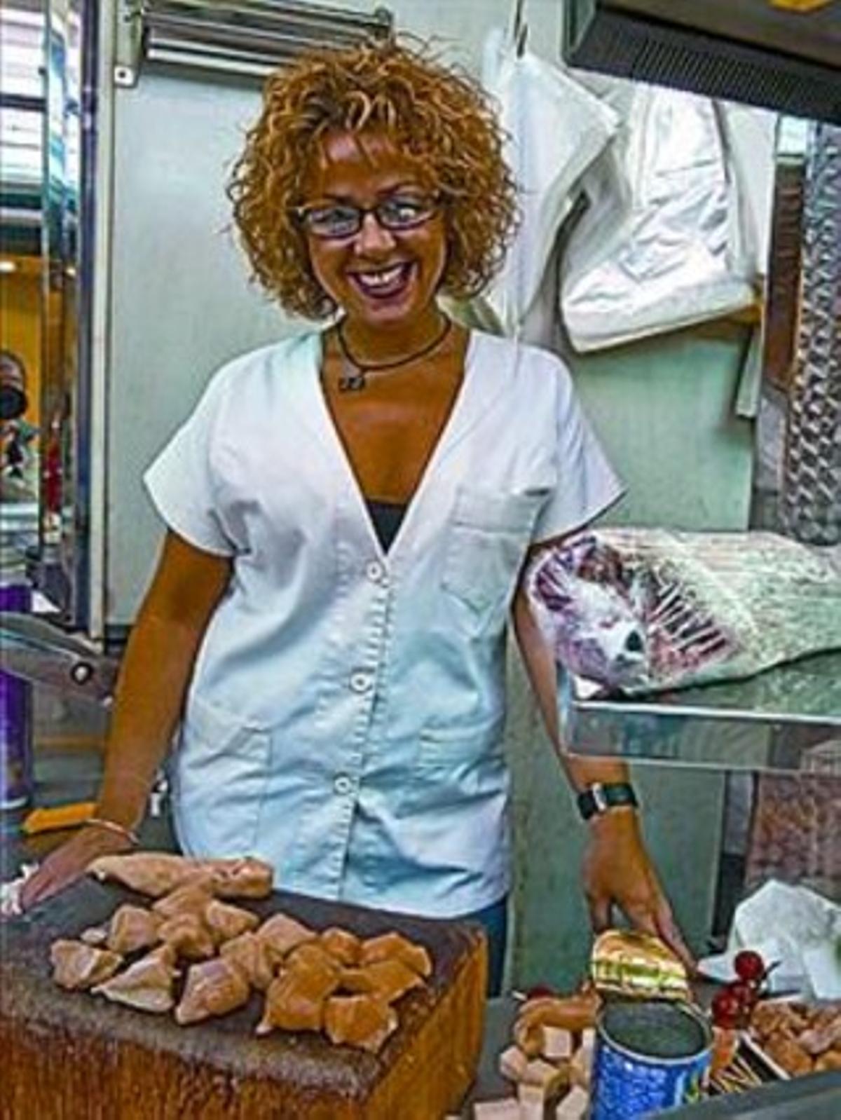 Mayka Camps mostra alguns ingredients. Mayka Camps mostra alguns ingredients.