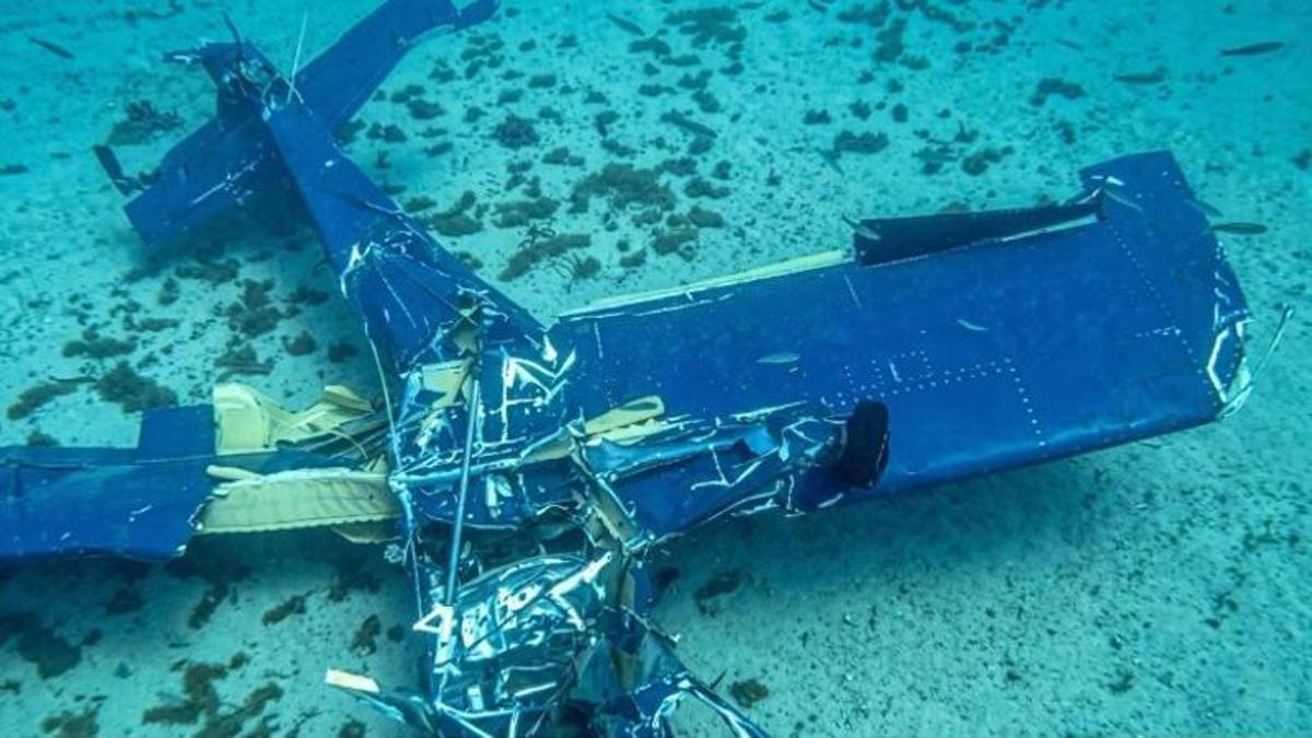 Das Leichtflugzeug liegt weiter auf dem Meeresgrund.