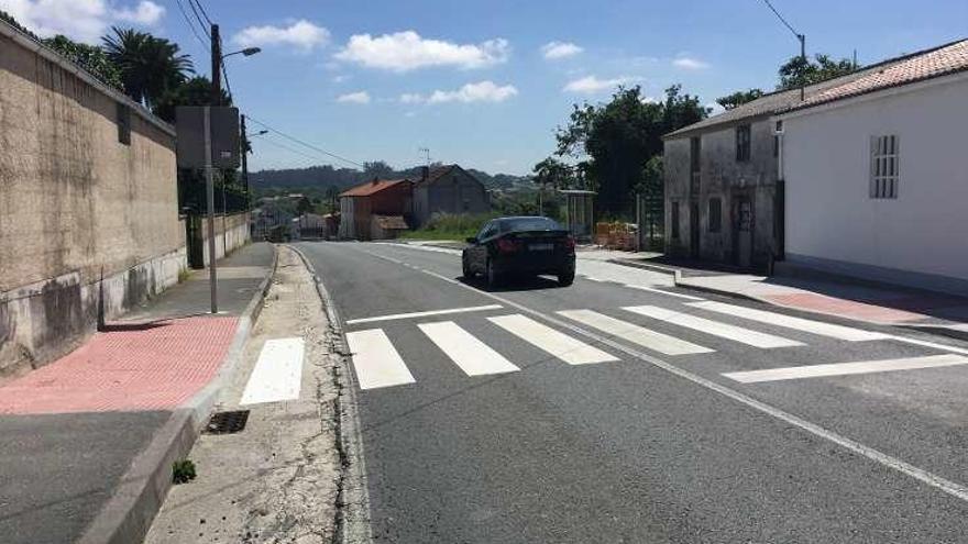 Nuevo paso de cebra en la carretera AC-214, en Pravio.