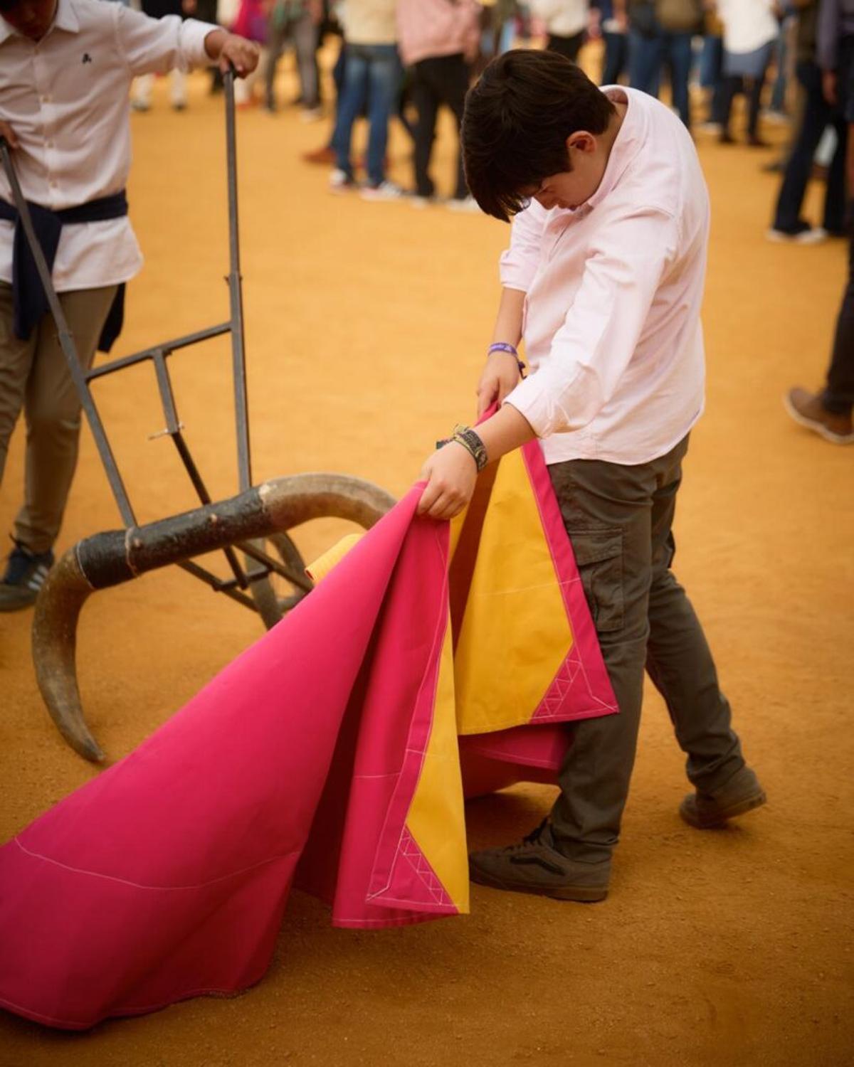Sin distinción de edad, de niños a mayores podrán coger los trastos de torear.